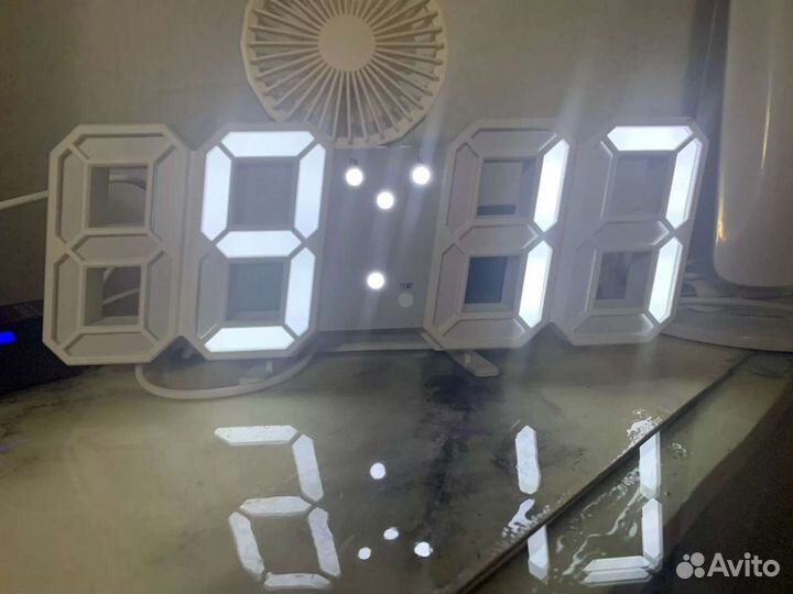 Часы светодиодные 3D разные цвета