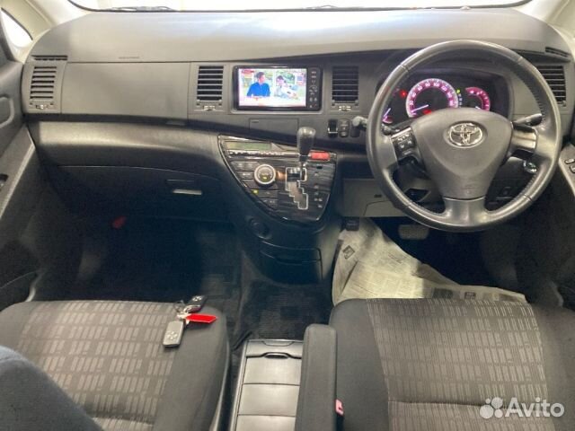 Toyota Isis 1.8 CVT, 2012, 76 000 км