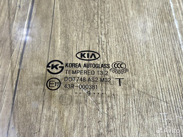 Стекло переднее правое Kia Soul 2008-2011г