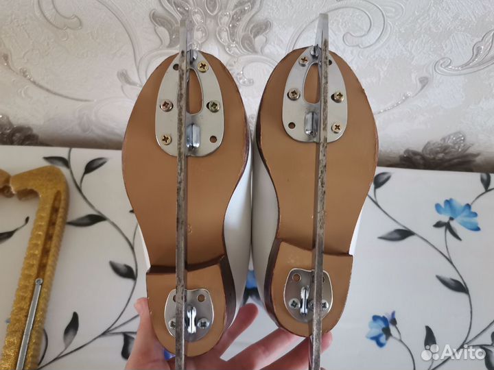 Продам Коньки для фигурного катания