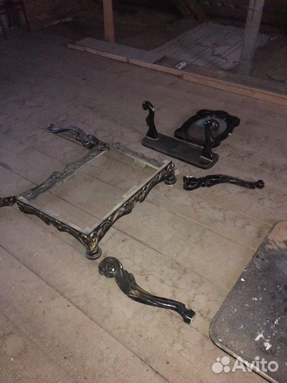 Столик резной