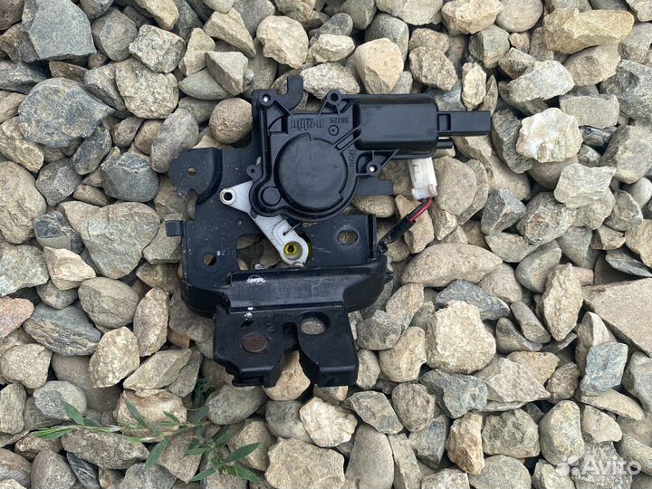 Замок крышки багажника Mazda 3 BK седан