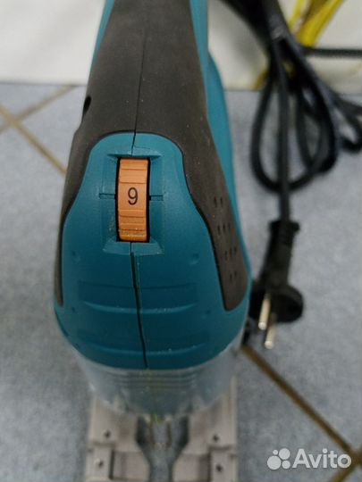 Электролобзик Makita 4329