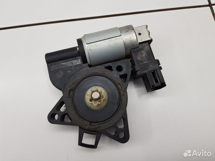 Моторчик стеклоподъемника задний правый