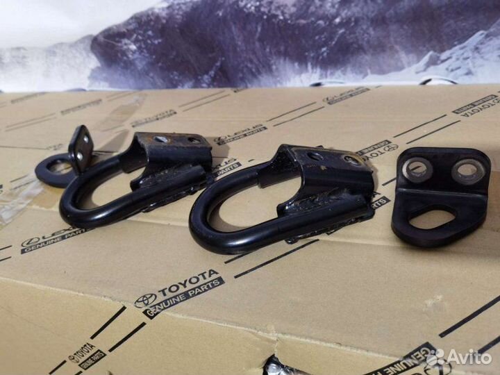 Буксировочная петля задняя Toyota Land Cruiser 200