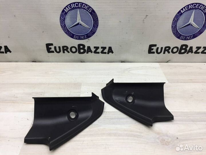 Накладка передней стойки кузова Mercedes W207