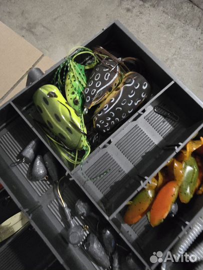 Рыболовный бокс со снастями