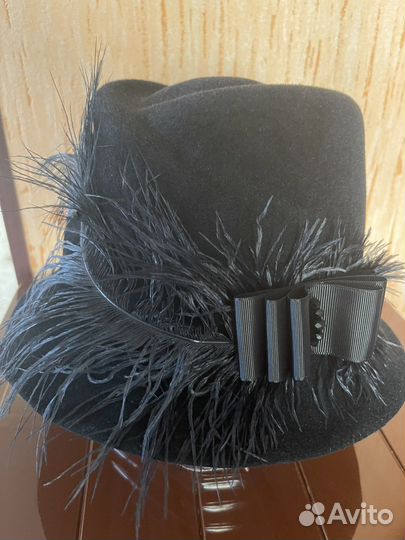 Шляпа фетровая с украшением