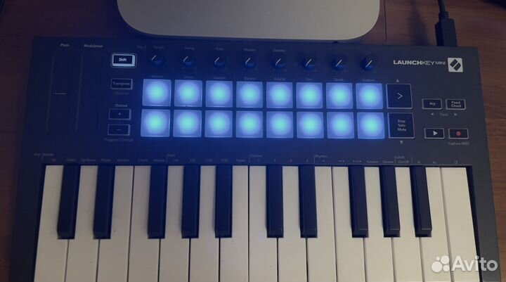 Синтезатор Novation launchkey mini mk3