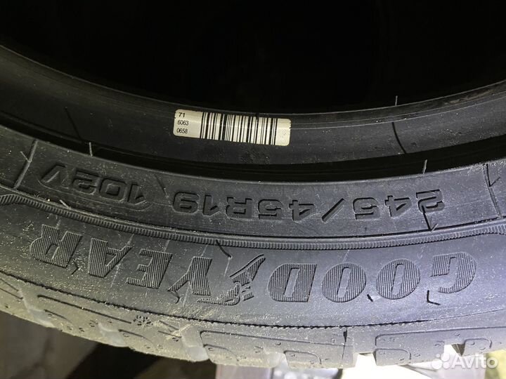 Goodyear UltraGrip Performance+ 245/45 R19