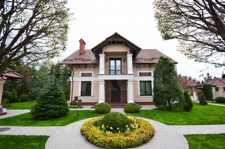 Дом 254,5 м² на участке 8 сот.