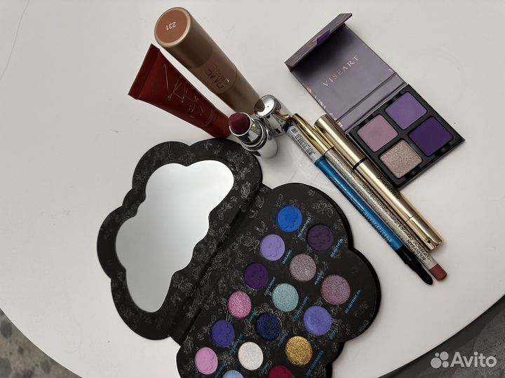 Палетка теней, косметика, помада