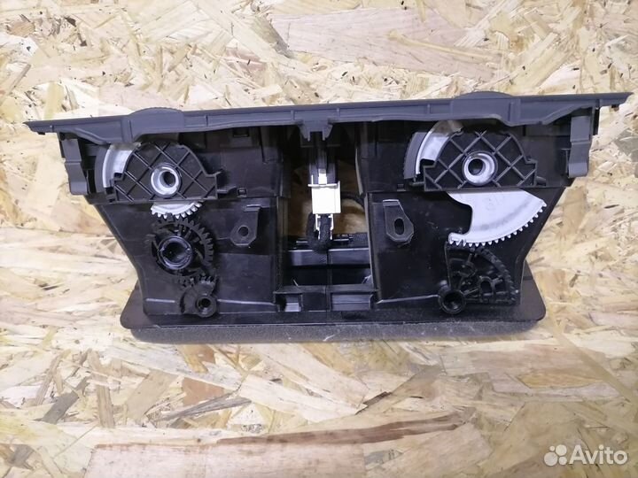 Воздуховод Volkswagen Golf 6