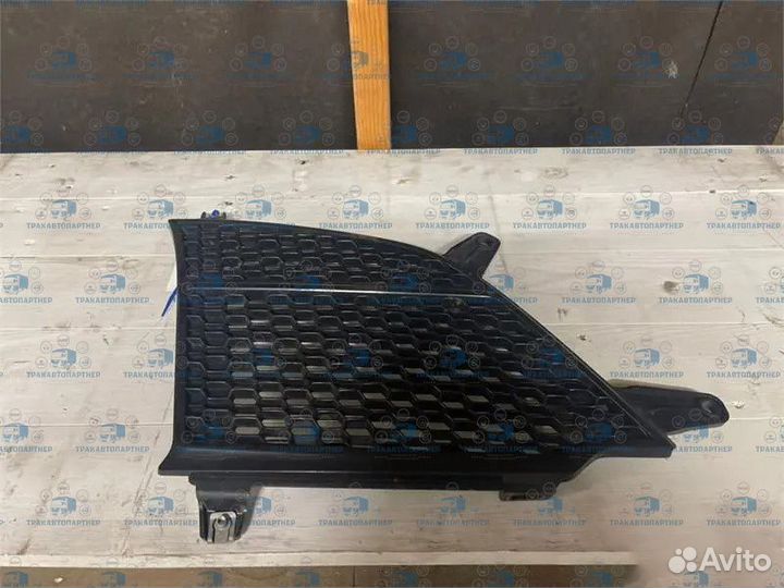 Боковая решётка капота правая Scania