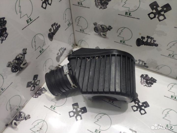 Корпус воздушного фильтра Mercedes-Benz M271