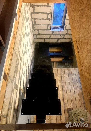 Металлические лестницы с поворотом