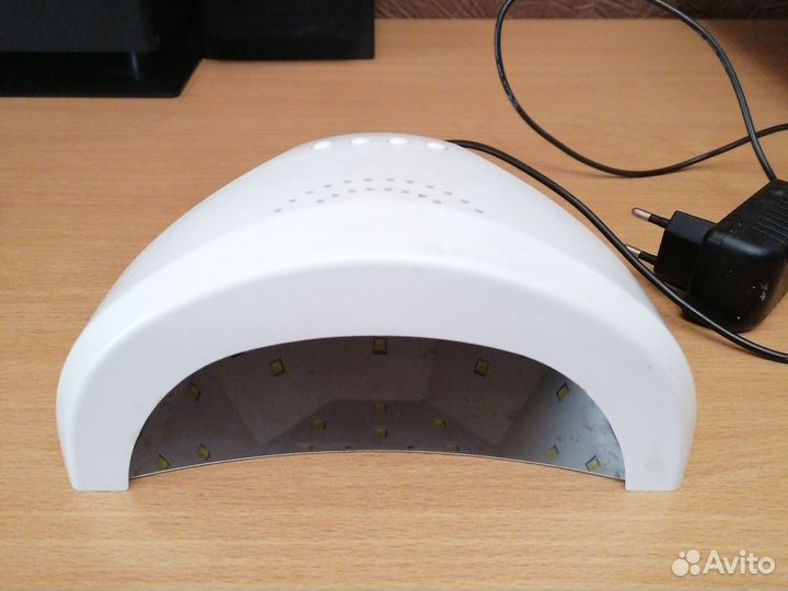 Сушилка-лампа для ногтей новая