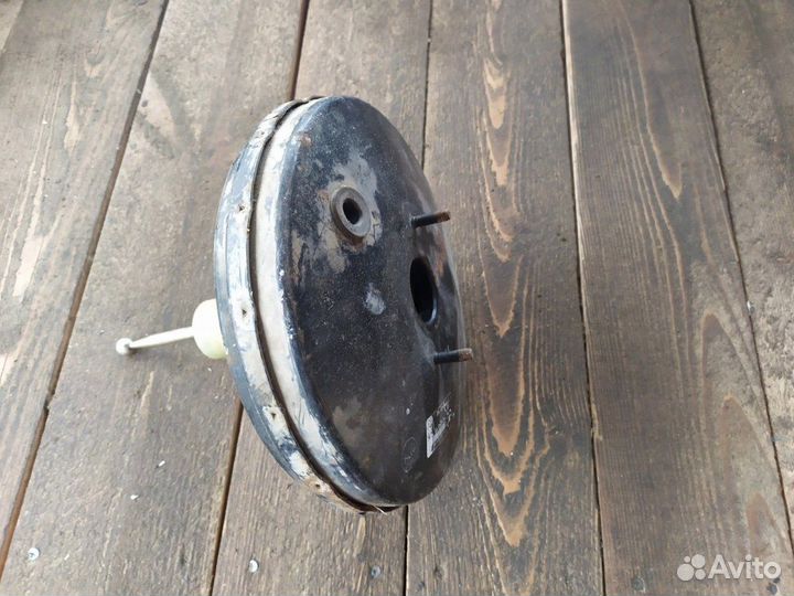 Вакуумный усилитель тормозов Volkswagen Golf 3