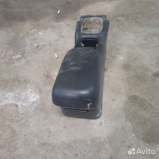 Подлокотник