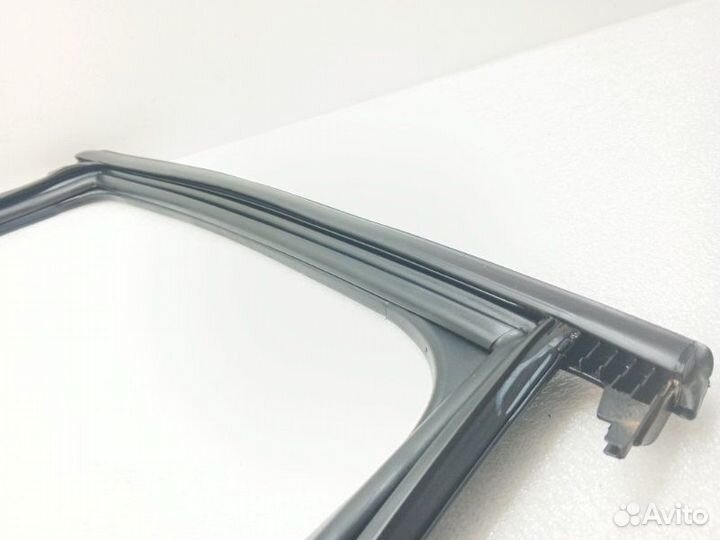 Уплотнитель стекла двери задний правый Audi Q5 FY