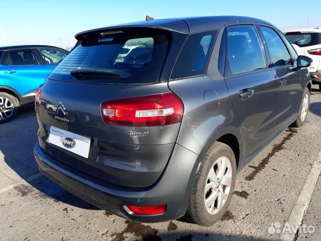 Локер (подкрылок) передний правый citroen C4 picas