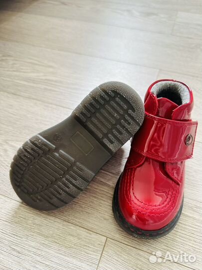 Новые детские ботинки (23 размер)