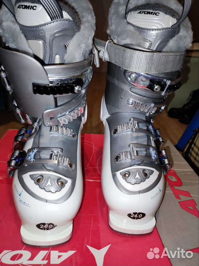 Горнолыжные ботинки atomic