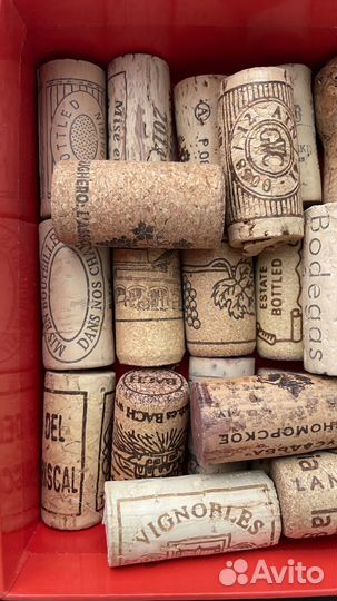 40 винных пробок из разных стран