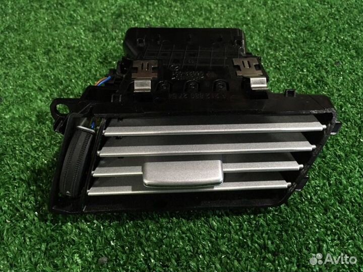 Дефлектор передний правый Mercedes-Benz E-Class