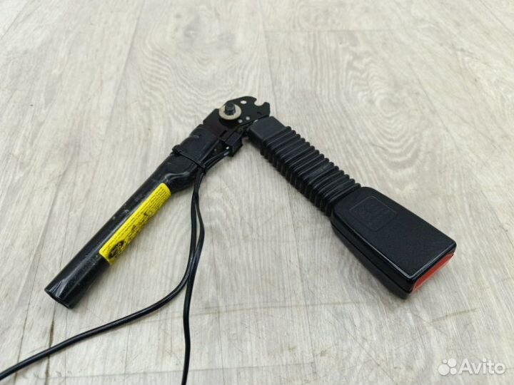 Замок ремня безопасности передний правый Ford