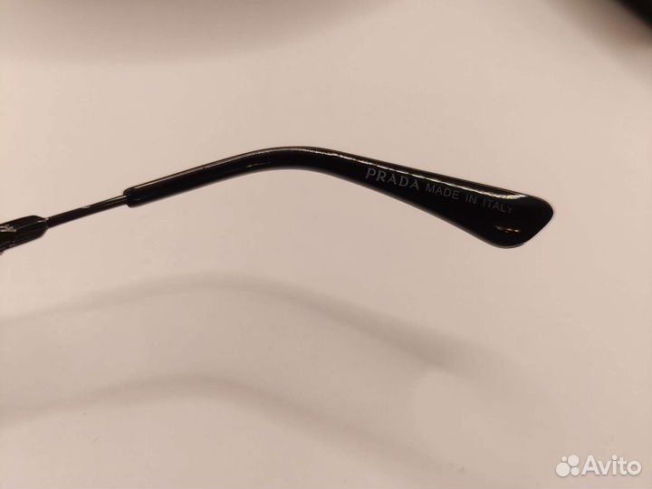 Солнцезащитные очки prada