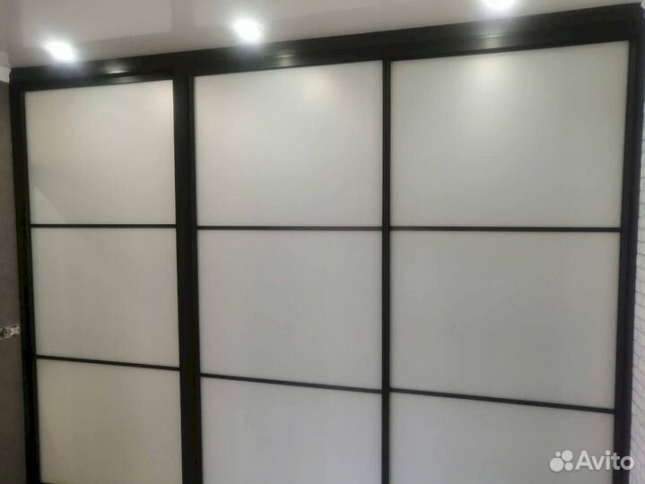 Раздвижная перегородка с матовым стеклом