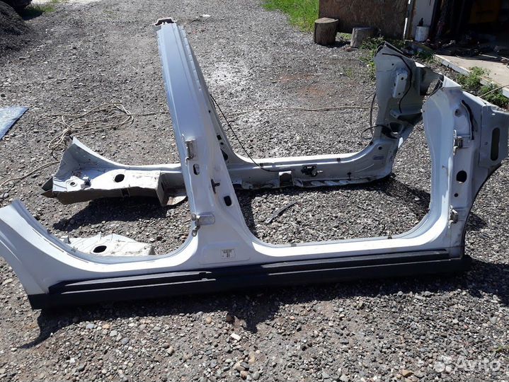 Пороги со стойкой левый Nissan Almera G15