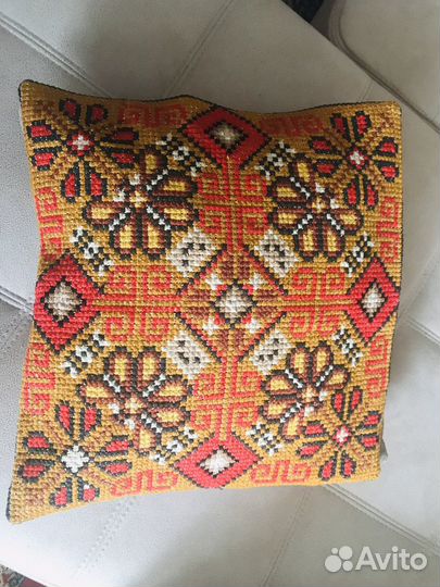 Подушка вышивка болгарским крестом цена за обе