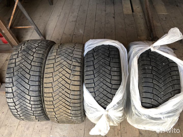 Pirelli Ice Zero FR 225/45 R18 и 245/40 R18