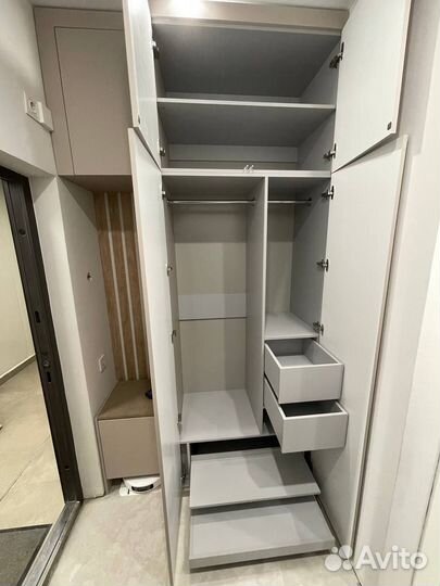 Шкаф в прихожую на заказ