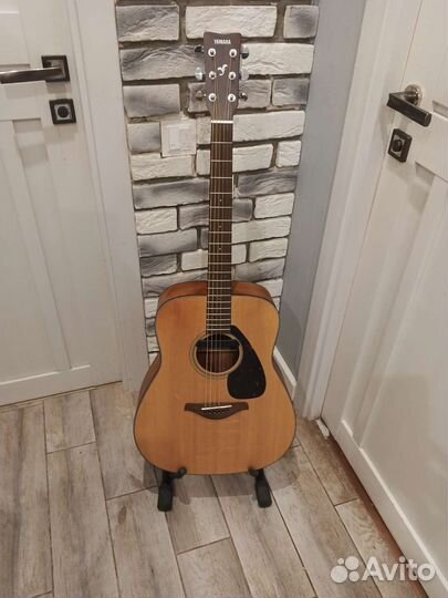 Продается акустическая гитара yamaha fg800m