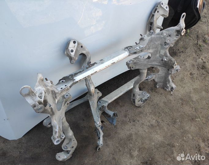 Подрамник передний Audi Q5 A4 2010