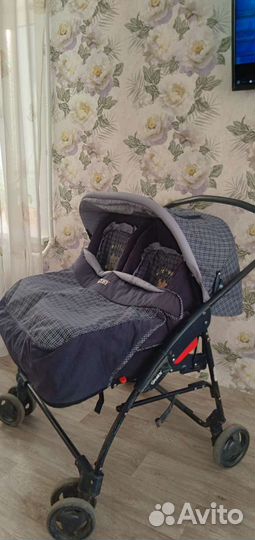 Прогулочная коляска для двойни и погодок