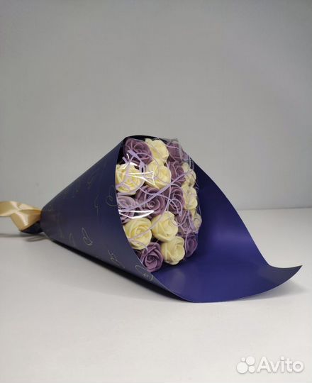 Букет - 19 Роз из Белого Шоколада