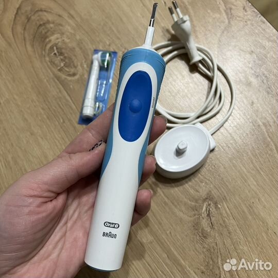 Зубная щетка электрическая oral b