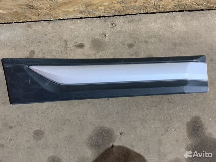 Накладка задней правой двери Mitsubishi Outlander3