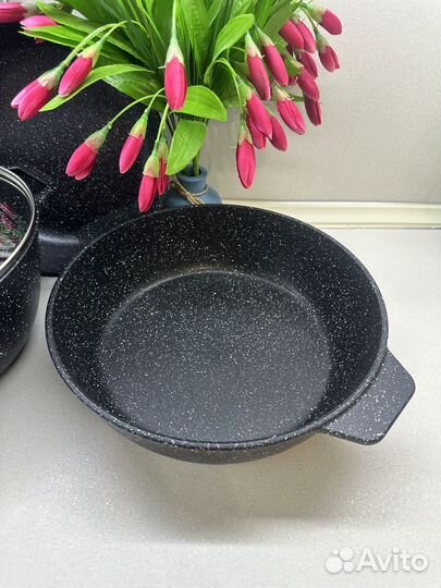 Новый набор посуды: кастрюля, сковорода и жаровня