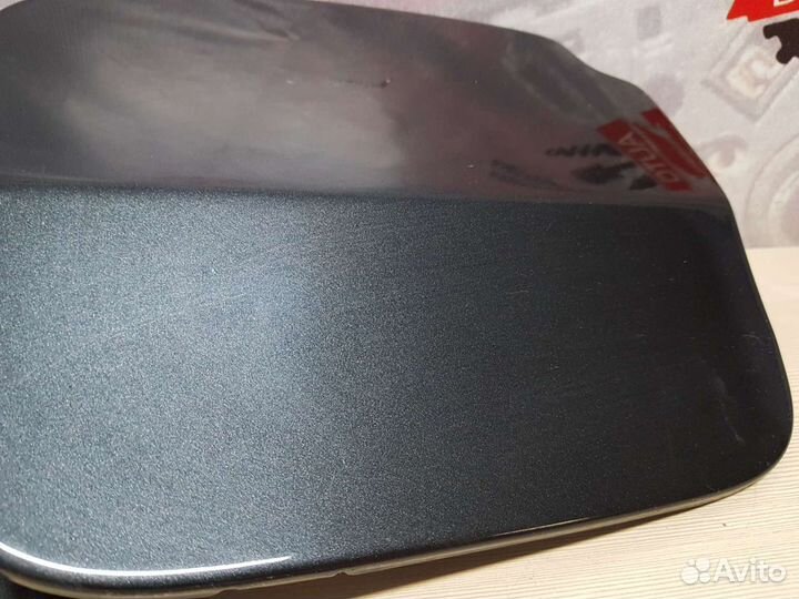 Лючок бензобака чёрный Renault Duster 1