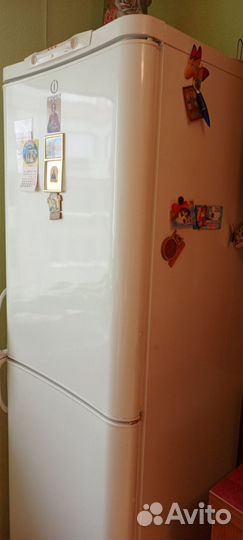 Холодильник Indesit C240G