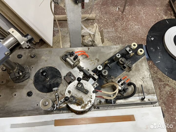 Кромкооблицовочный станок