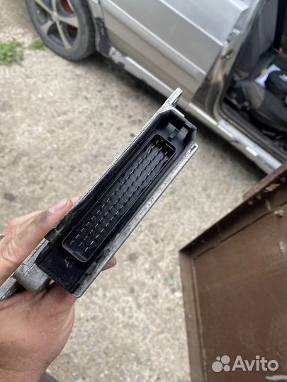 Блок управления двигателем январь 5.1