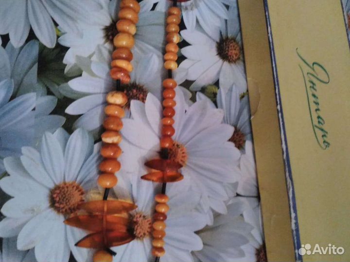 Редкие янтарные бусы