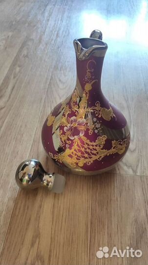 Новый. Графин с рюмками