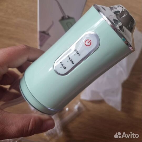 Ирригатор новый зелёный для чистки зубов и дёсен